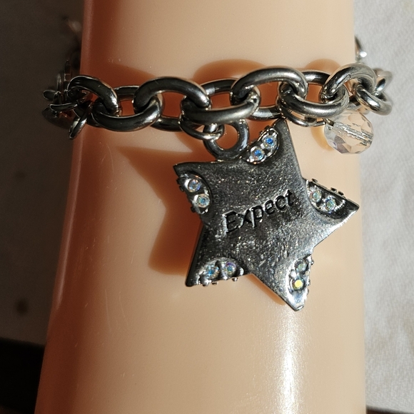 EXPECT MIRACLES Star Charm Bracelet - Picture 8 of 8